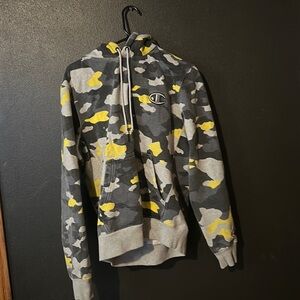 Champion camo hoodie 🔥